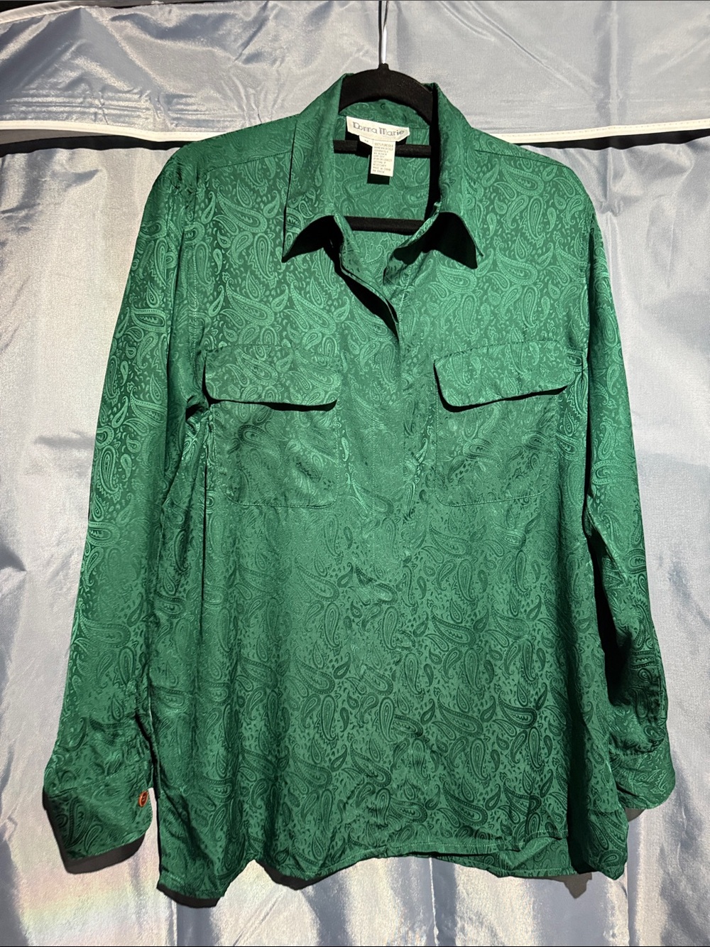 Donna Marie jacked pattern button up 100% silk shirt in medium